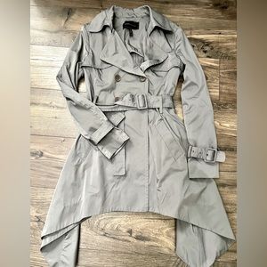 BCBGMAXAZRIA OPHELIA Trench Coat Pumice Ruffle Back Pewter/Grey